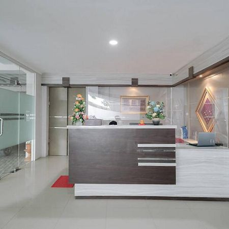 Urbanview Hotel Bari Syariah Palembang By Reddoorz Exterior foto