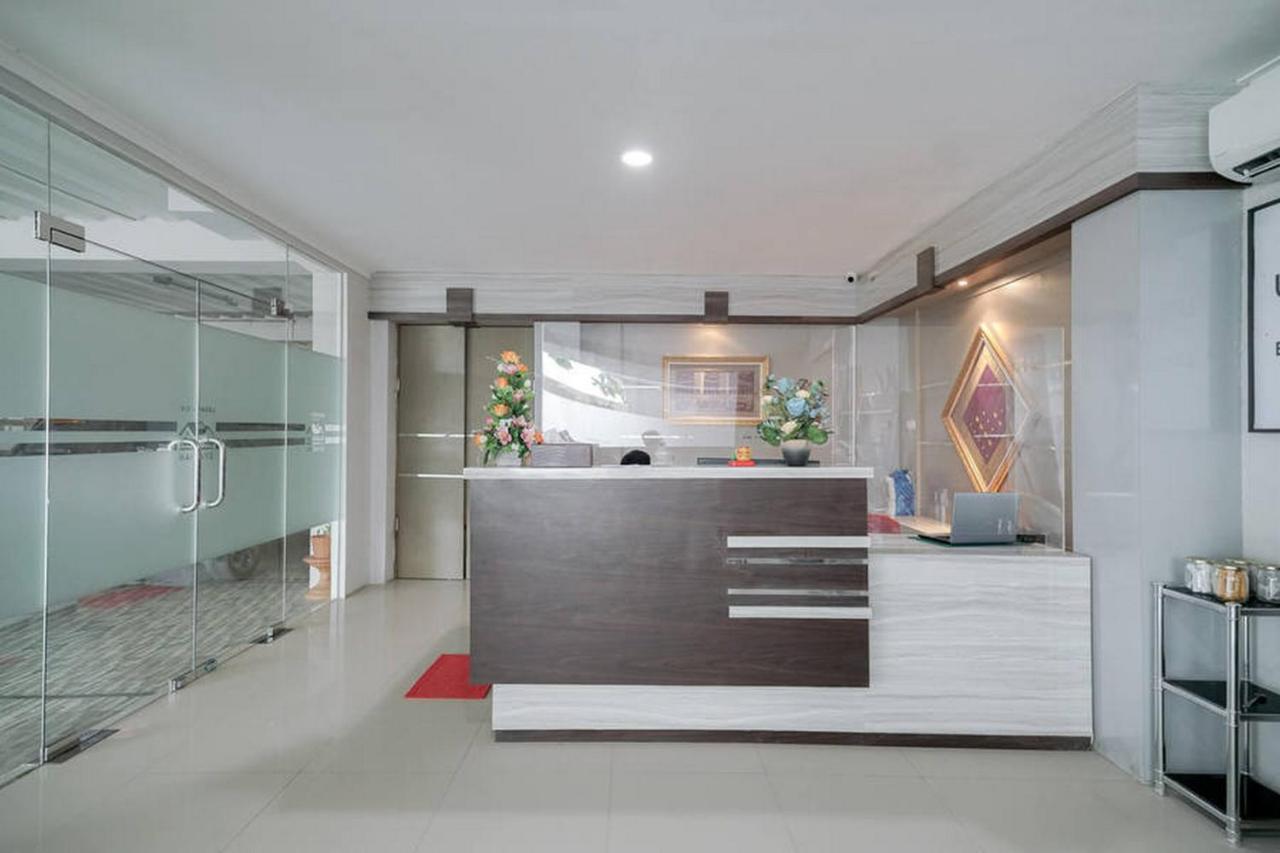 Urbanview Hotel Bari Syariah Palembang By Reddoorz Exterior foto